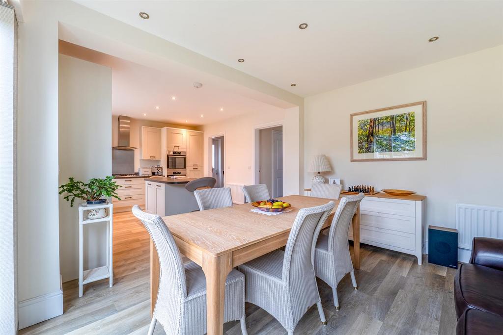 Lodge Park Drive, Evesham 3 bed detached house for sale £450,000