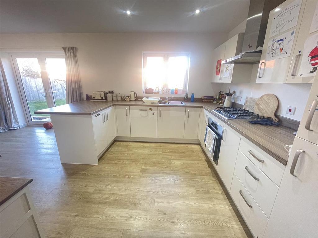 Coberley Drive, Salisbury SP2 5 bed detached house for sale £560,000