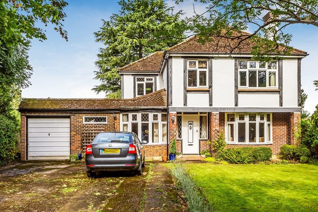 LOWER ROAD, FETCHAM, KT22 4 bed detached house for sale £995,000