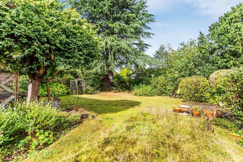 LOWER ROAD, FETCHAM, KT22 4 bed detached house for sale £995,000