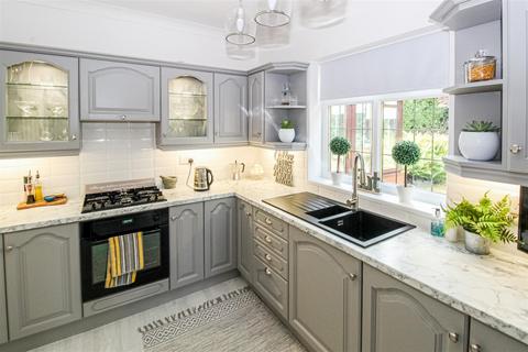 30 Manygates Lane, Wakefield, WF2 7DG