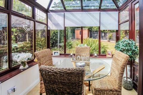 30 Manygates Lane, Wakefield, WF2 7DG