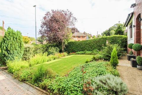 30 Manygates Lane, Wakefield, WF2 7DG