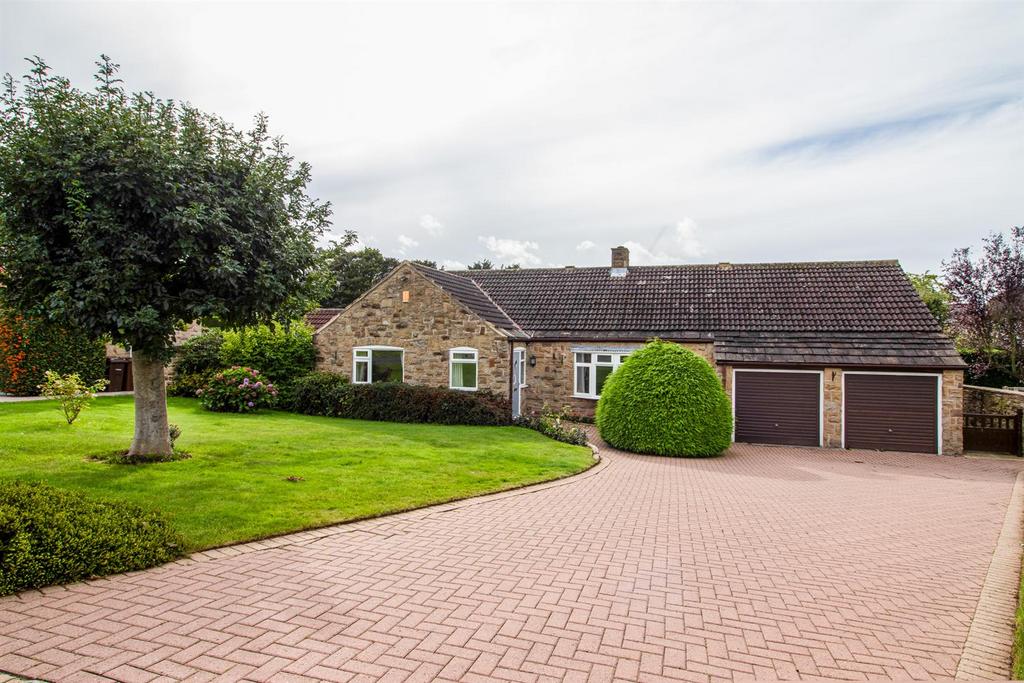Martin Grove, Wakefield WF2 4 bed detached bungalow for sale £625,000