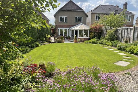 255 Castle Road, Salisbury, SP1 3SA