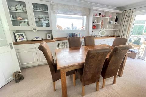 255 Castle Road, Salisbury, SP1 3SA