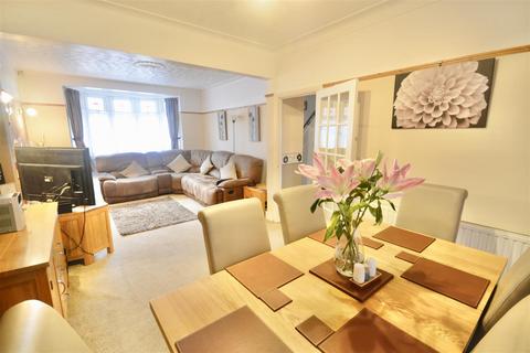 12 Maple Street, Romford, RM7 7JX