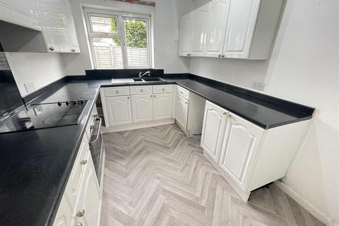 18 Horse Barrow, Winterbourne Gunner, Salisbury, SP4 6ND