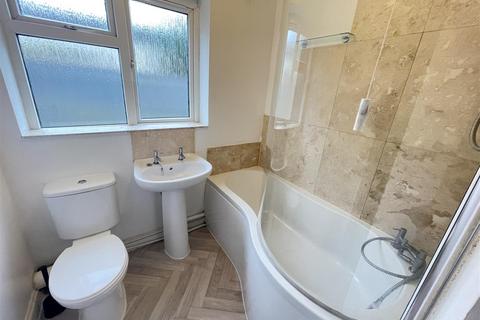 18 Horse Barrow, Winterbourne Gunner, Salisbury, SP4 6ND