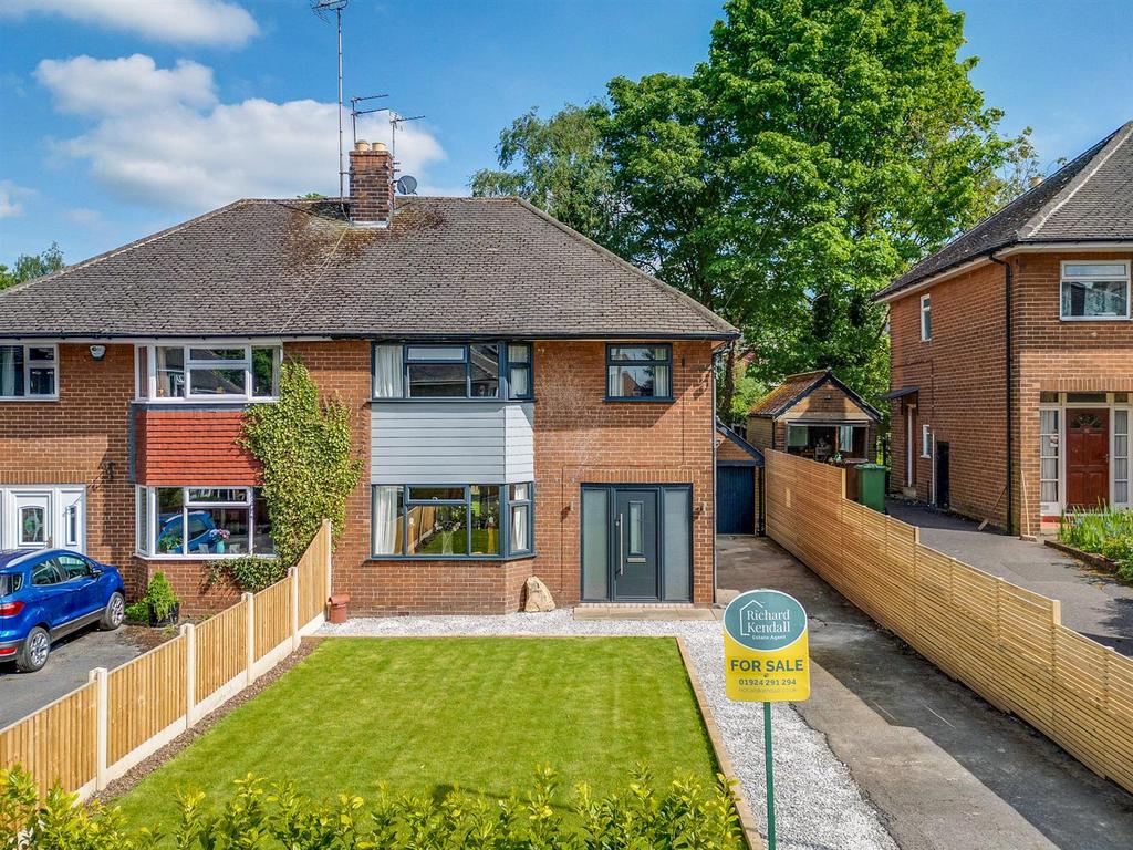 Miller Avenue, Wakefield WF2 3 bed semidetached house for sale £285,000