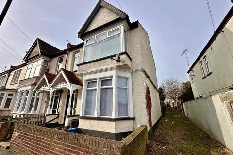3 bedroom end of terrace house for sale - Southview Drive, Westcliff-On-Sea, Essex