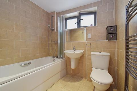 2 bedroom flat for sale, Westgate Central, Wakefield WF1