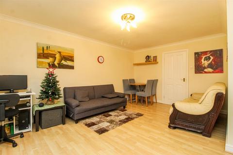 2 bedroom flat for sale, Cliff Villa Court, Wakefield WF1