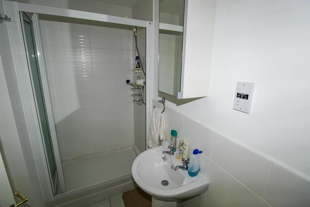 En suite shower room/w.c.