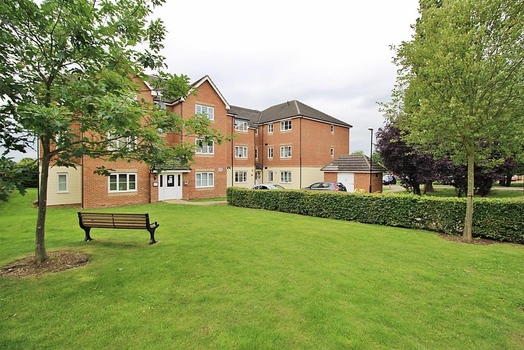 Templeton Court, Eaton Way 2 bed flat to rent - £1,450 pcm (£335 pw)