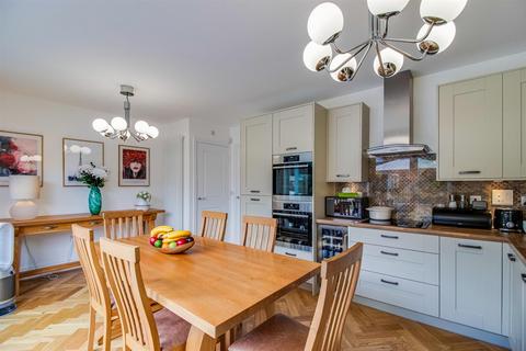 5 Cartwright Drive, Wakefield, WF1 3FG