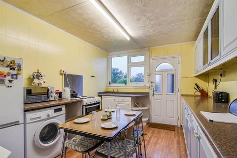 4 Eagle Grove, Wakefield, WF2 9LL