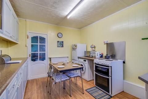 4 Eagle Grove, Wakefield, WF2 9LL