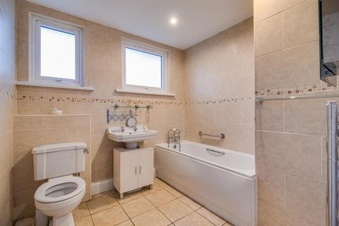 4 Eagle Grove, Wakefield, WF2 9LL
