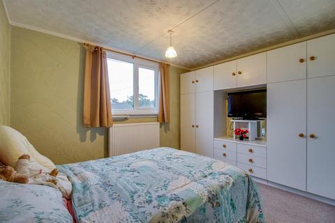 4 Eagle Grove, Wakefield, WF2 9LL