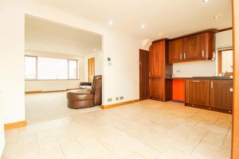 3 bedroom detached house for sale, Newton Court, Wakefield WF1