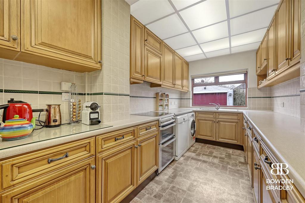 Kitchen/ Breakfast Room