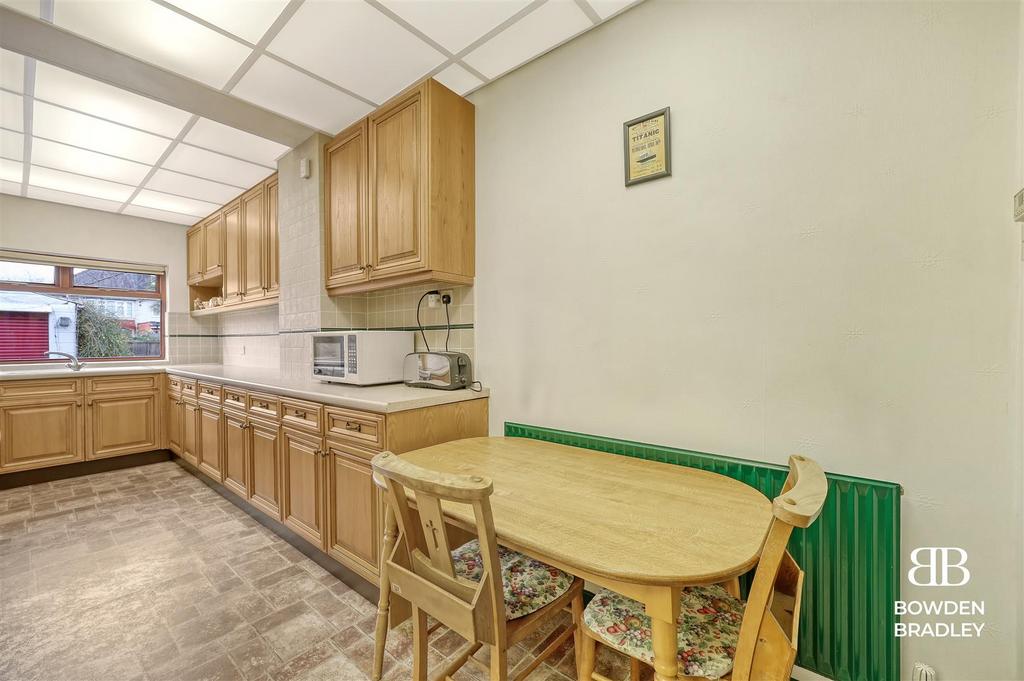 Kitchen/ Breakfast Room