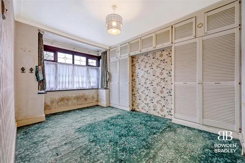 39 Clinton Crescent, Ilford, IG6 3AH