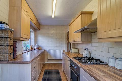 110 Brandy Carr Road, Kirkhamgate, Wakefield, WF2 0RJ