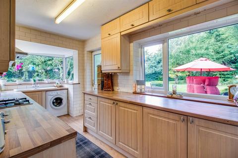 110 Brandy Carr Road, Kirkhamgate, Wakefield, WF2 0RJ