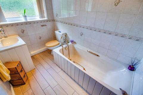 110 Brandy Carr Road, Kirkhamgate, Wakefield, WF2 0RJ