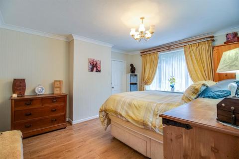 110 Brandy Carr Road, Kirkhamgate, Wakefield, WF2 0RJ