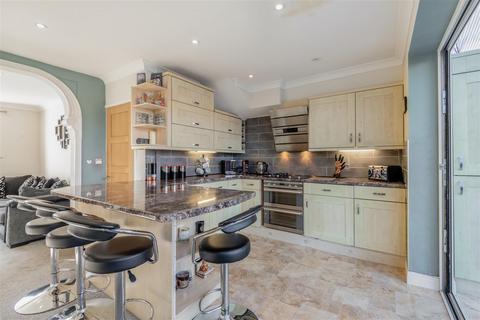 3 bedroom terraced house for sale, Upper Road, Maidstone
