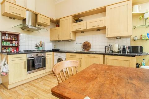 1 bedroom flat for sale, Cliffield House, St Christophers Walk WF1