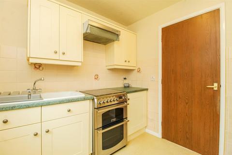 2 bedroom flat for sale, Sandal Hall Mews, Wakefield WF2