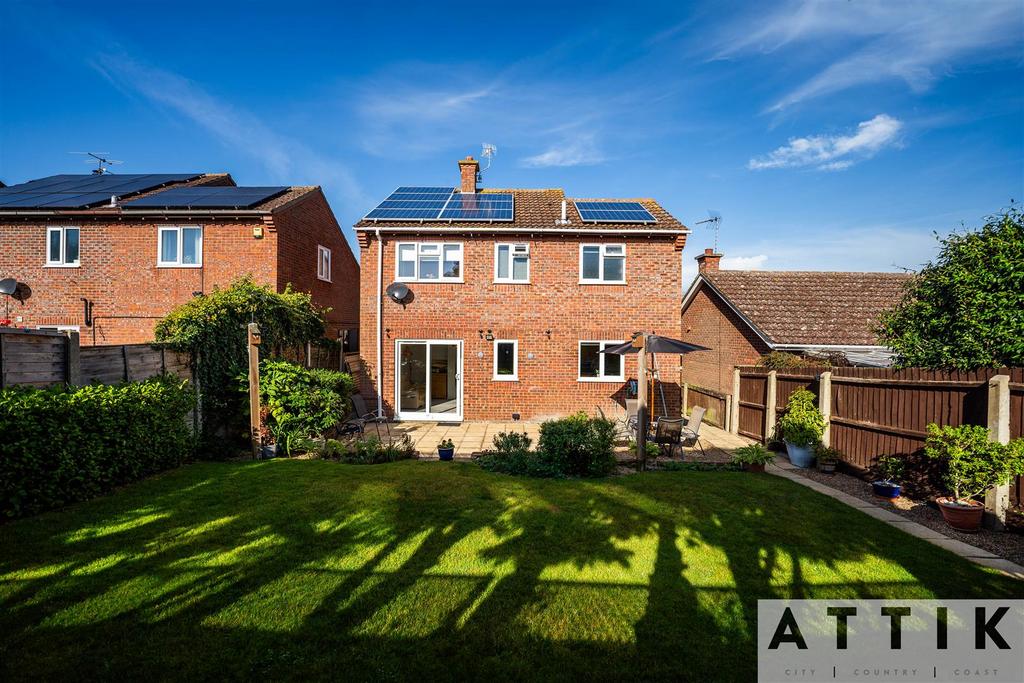 Dukes Drive, Halesworth 4 bed detached house £375,000