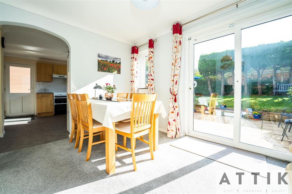 Dukes Drive, Halesworth 4 bed detached house £375,000