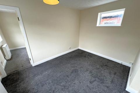 1 bedroom apartment to rent, Stourbridge Road, Halesowen, West Midlands
