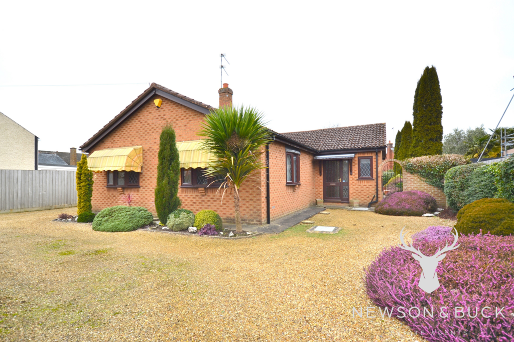 Sutton Road, King's Lynn PE34 3 bed detached bungalow for sale - £225,000