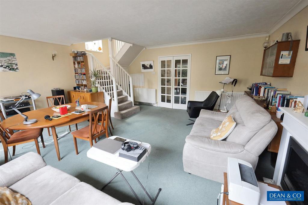 Lounge/dining room