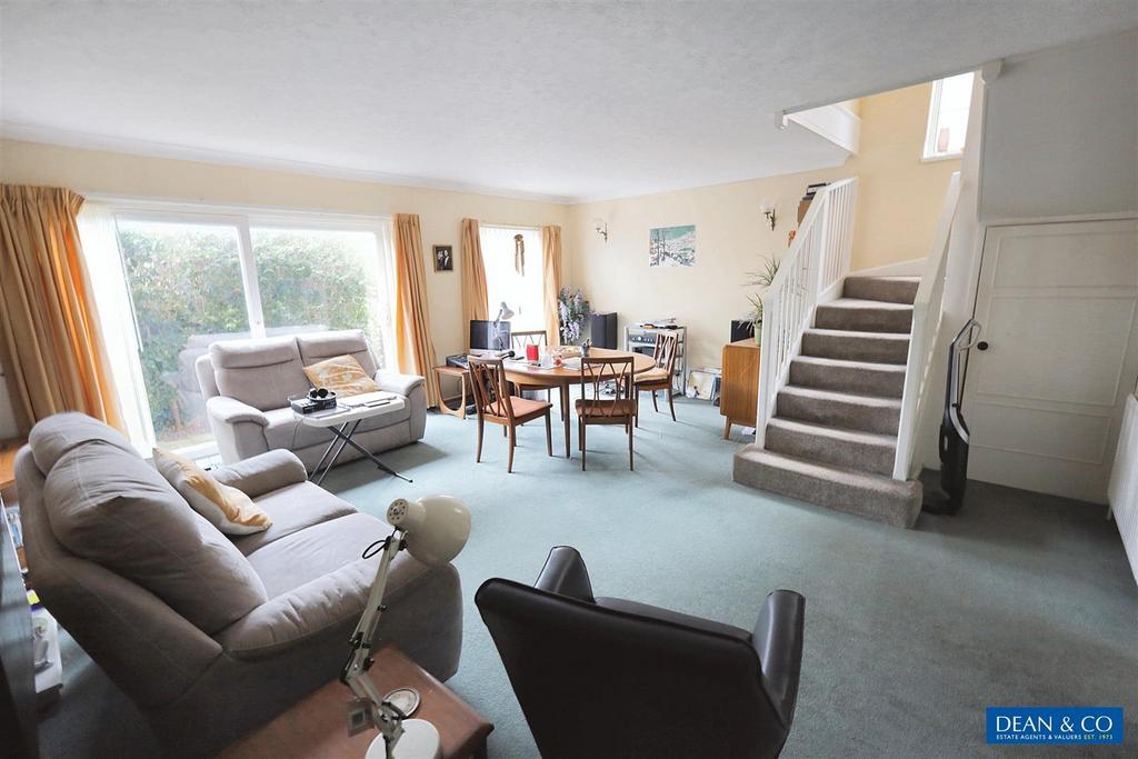 Lounge/dining room