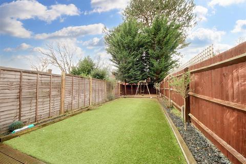 17 Azalea Close, London Colney, St Albans, AL2 1UA