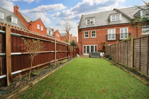 17 Azalea Close, London Colney, St Albans, AL2 1UA