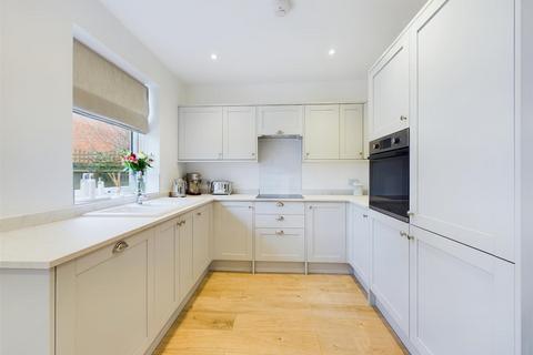 3 bedroom semi-detached house for sale, Sandhurst Lane, Gloucester