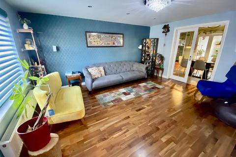 33 Cob Hill, Purton, Swindon, SN5 4FR