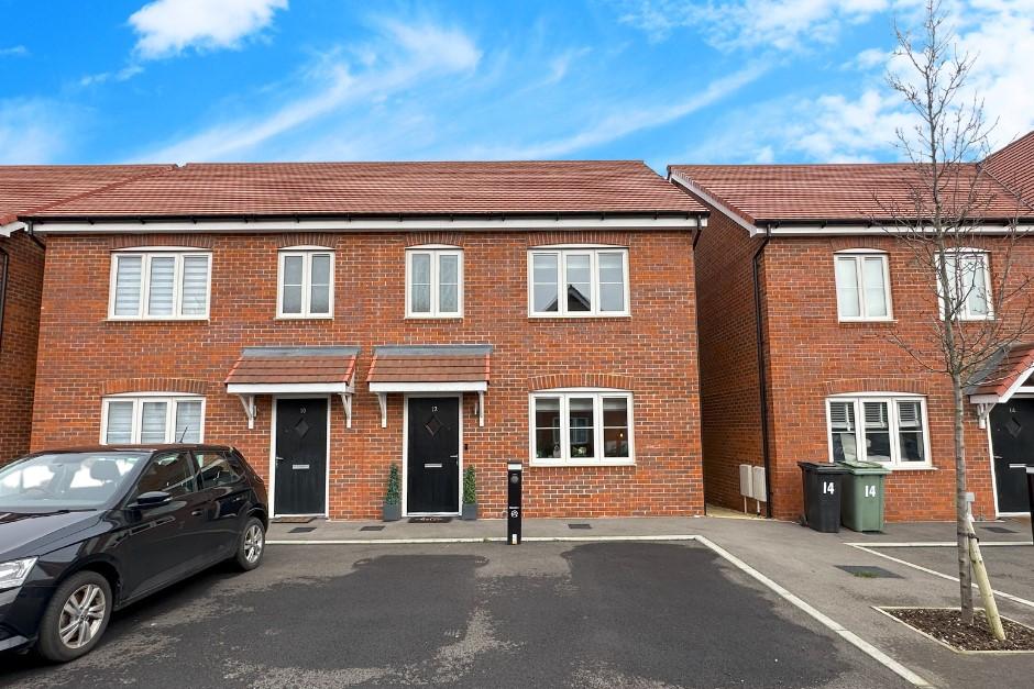 Canada Road, DEEPCUT GU16 3 bed semidetached house for sale £450,000