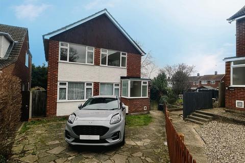 19 Cedar Close, Hutton, Brentwood, CM13 1NE