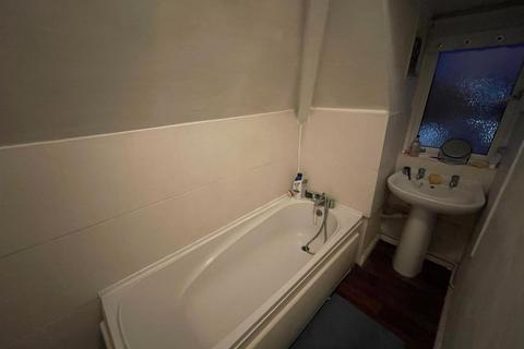 1 bedroom in a house share to rent, Watling Avenue, Edgware