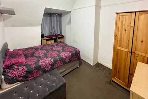 1 bedroom in a house share to rent, Watling Avenue, Edgware