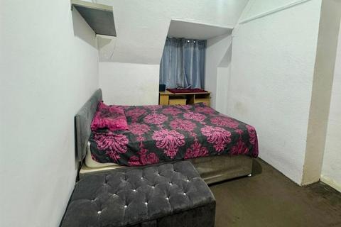 1 bedroom in a house share to rent, Watling Avenue, Edgware